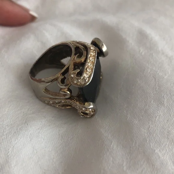 Black stone statement ring - Picture 2 of 7